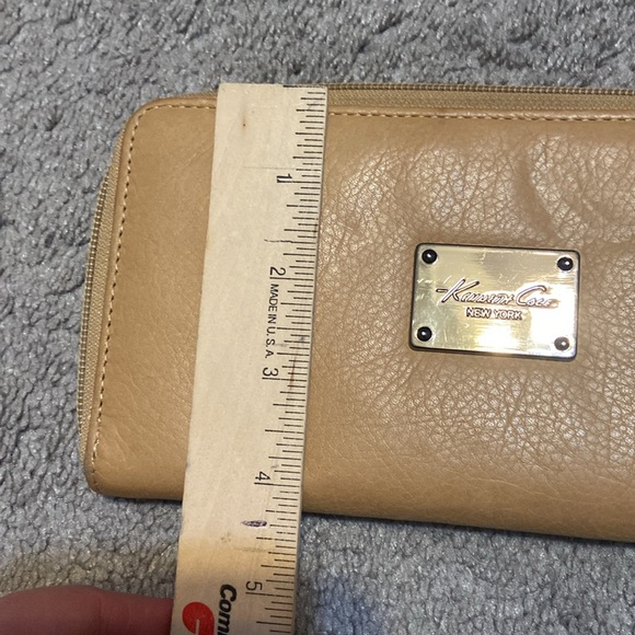 Kenneth Cole Tan Leather Clutch Wallet - Picture 12 of 16